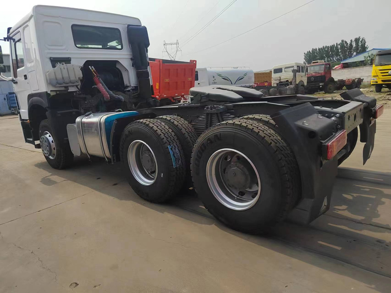 Tractor SINOTRUK HOWO trailer ead: foto 7