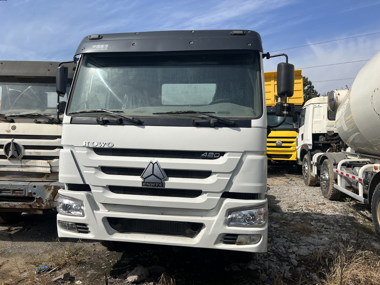 SINOTRUK HOWO trailer head - Tractor: foto 2 SINOTRUK HOWO trailer head - Tractor: foto 2