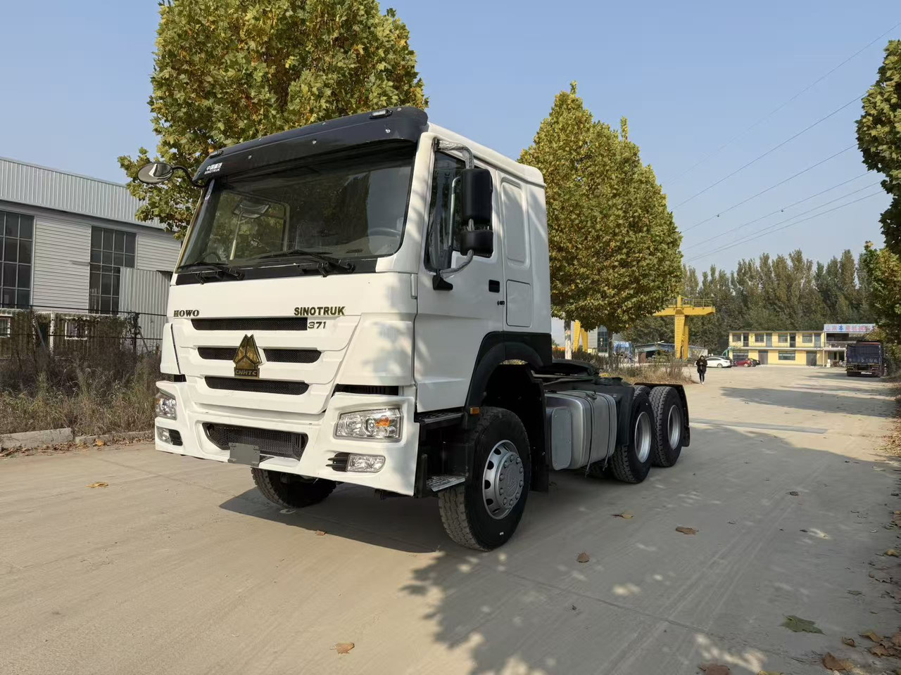 SINOTRUK Howo tractor head - Tractor: foto 1 SINOTRUK Howo tractor head - Tractor: foto 1