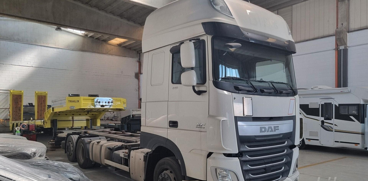 DAF XF 440 Euro 6 - Full Pneumatico - 2015 - Caminhão transportador de contêineres/ Caixa móvel: foto 4 DAF XF 440 Euro 6 - Full Pneumatico - 2015 - Caminhão transportador de contêineres/ Caixa móvel: foto 4