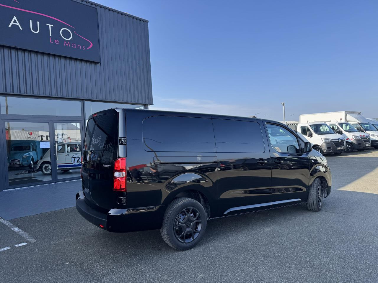 CITROEN Jumpy M 2.0 BlueHDi - 180 S&S - BV EAT8 III FOURGON . PHASE 2 - Furgão: foto 5 CITROEN Jumpy M 2.0 BlueHDi - 180 S&S - BV EAT8 III FOURGON . PHASE 2 - Furgão: foto 5