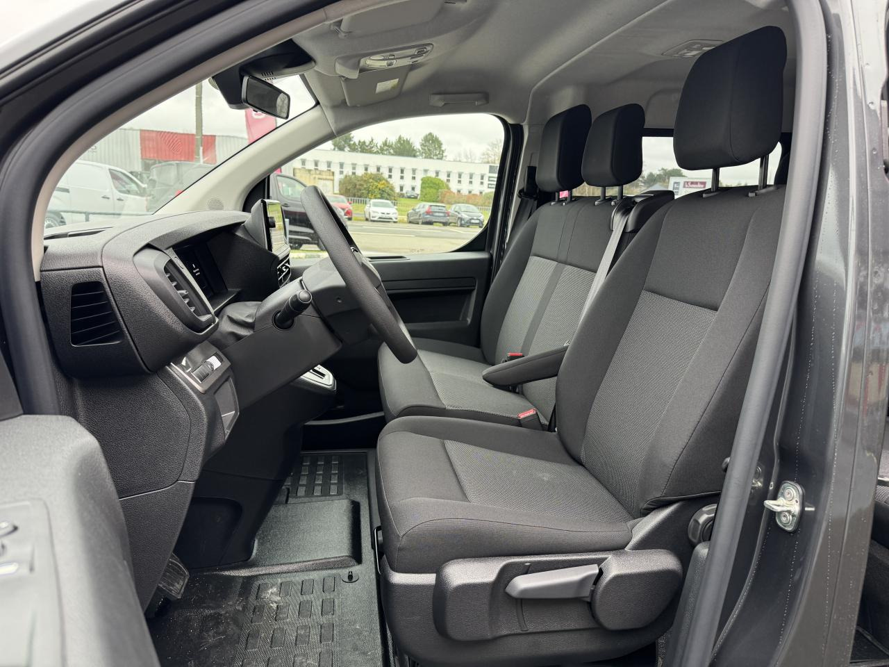 CITROEN Jumpy XL 2.0 BlueHDi - 180 S&S - BV EAT8 III CABINE APPROFONDIE Cabine approfondie Fixe PHASE 2 - Furgão: foto 4 CITROEN Jumpy XL 2.0 BlueHDi - 180 S&S - BV EAT8 III CABINE APPROFONDIE Cabine approfondie Fixe PHASE 2 - Furgão: foto 4