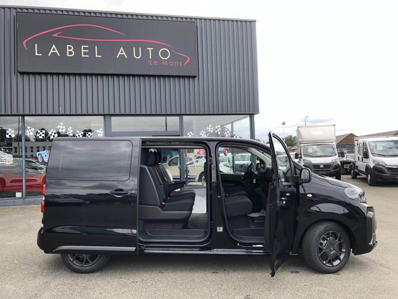 CITROEN jumpy XL 2.0 BLUEHDI 180CH S&S CABINE APPROFONDIE FIXE EAT8 5 PLACES - Furgão: foto 3 CITROEN jumpy XL 2.0 BLUEHDI 180CH S&S CABINE APPROFONDIE FIXE EAT8 5 PLACES - Furgão: foto 3