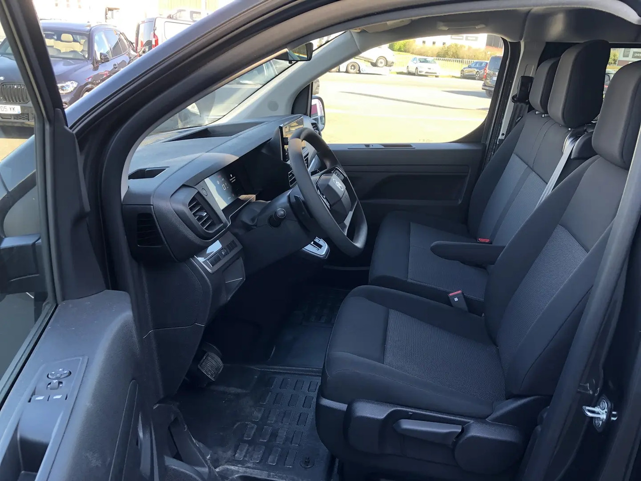 Citroen Jumpy XL 2.0 BLUEHDI 180CH S&S CABINE APPROFONDIE FIXE PACK PREMIUM CONNECT EAT8 - Carrinha cabine dupla: foto 5 Citroen Jumpy XL 2.0 BLUEHDI 180CH S&S CABINE APPROFONDIE FIXE PACK PREMIUM CONNECT EAT8 - Carrinha cabine dupla: foto 5
