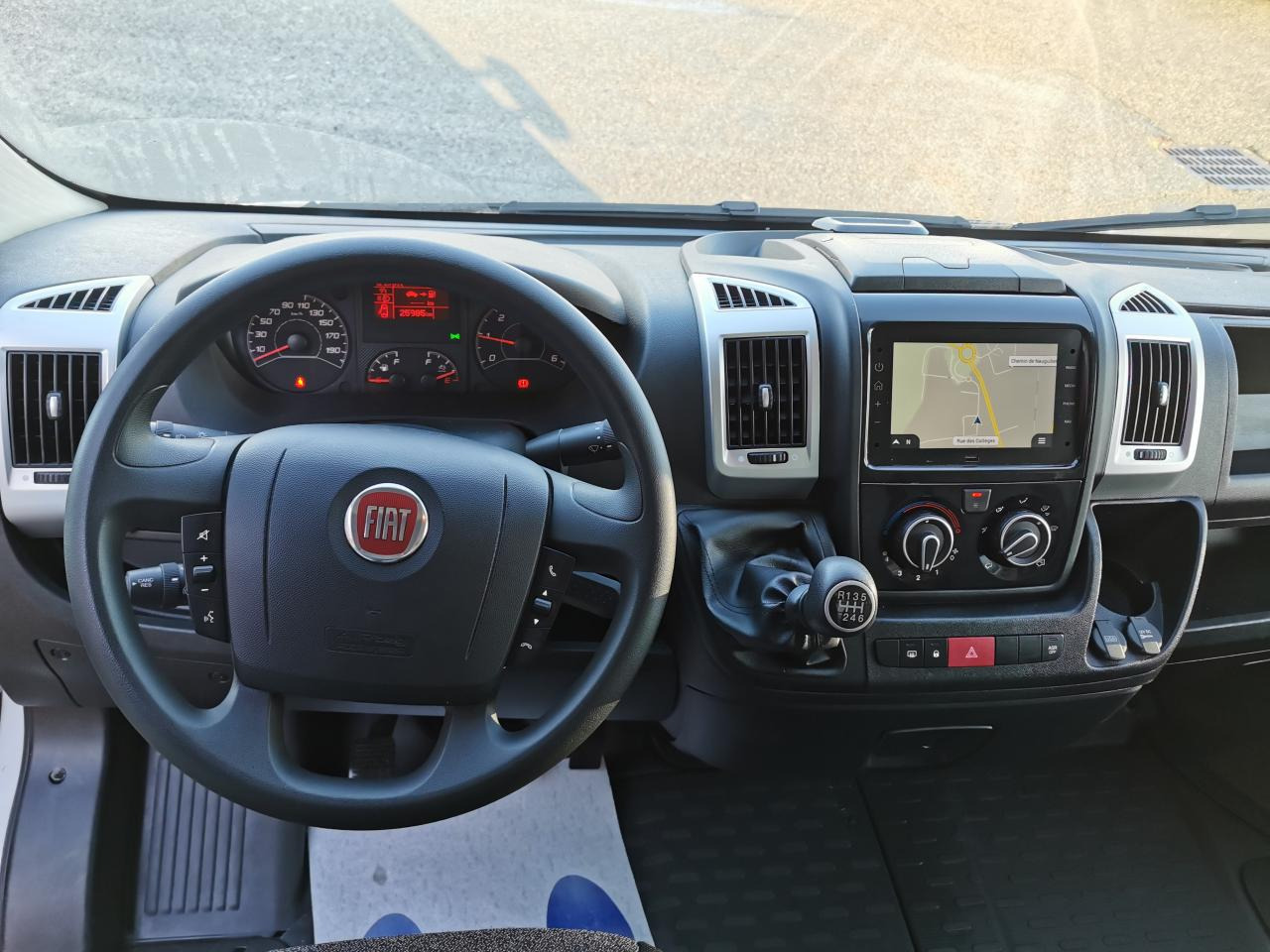 FIAT DUCATO 3T5 CAISSE + HAYON 2.2 HDI 140CH - Carrinha de contentor: foto 4 FIAT DUCATO 3T5 CAISSE + HAYON 2.2 HDI 140CH - Carrinha de contentor: foto 4