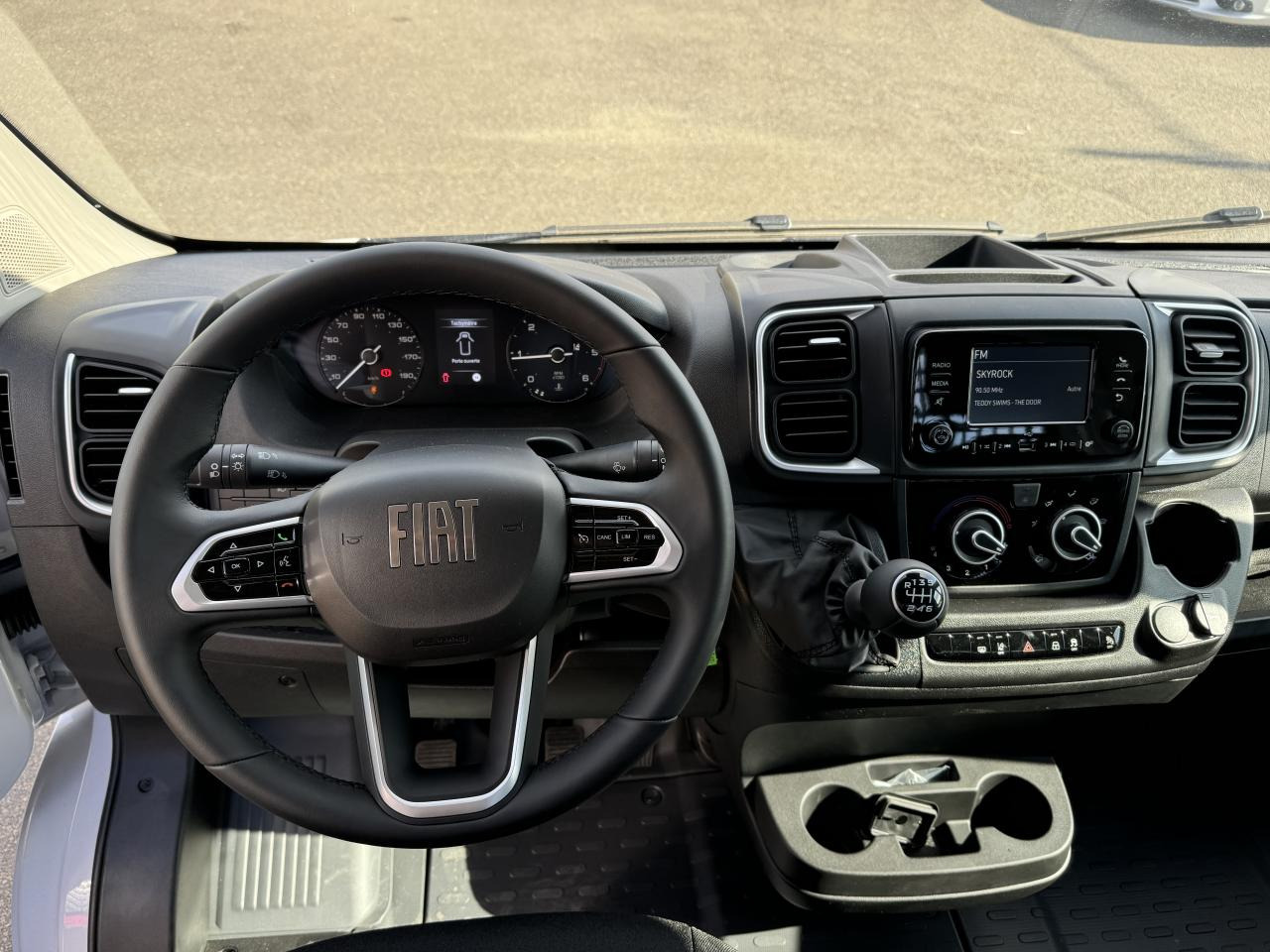 FIAT Ducato Maxi 3.5 XL 2.2 - 140 S&S III PLATEAU CABINE Plateau cabine Maxi 3.5 XL PHASE 4 - Furgão caixa aberta: foto 5 FIAT Ducato Maxi 3.5 XL 2.2 - 140 S&S III PLATEAU CABINE Plateau cabine Maxi 3.5 XL PHASE 4 - Furgão caixa aberta: foto 5