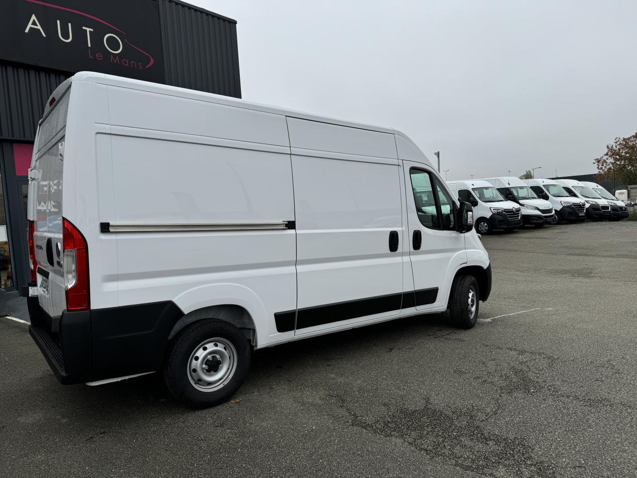 FIAT Ducato Tôlé 3.3 M H2 2.2 - 140 S&S III FOURGON TOLE Fourgon Tôlé 3.3 - Furgão: foto 5 FIAT Ducato Tôlé 3.3 M H2 2.2 - 140 S&S III FOURGON TOLE Fourgon Tôlé 3.3 - Furgão: foto 5