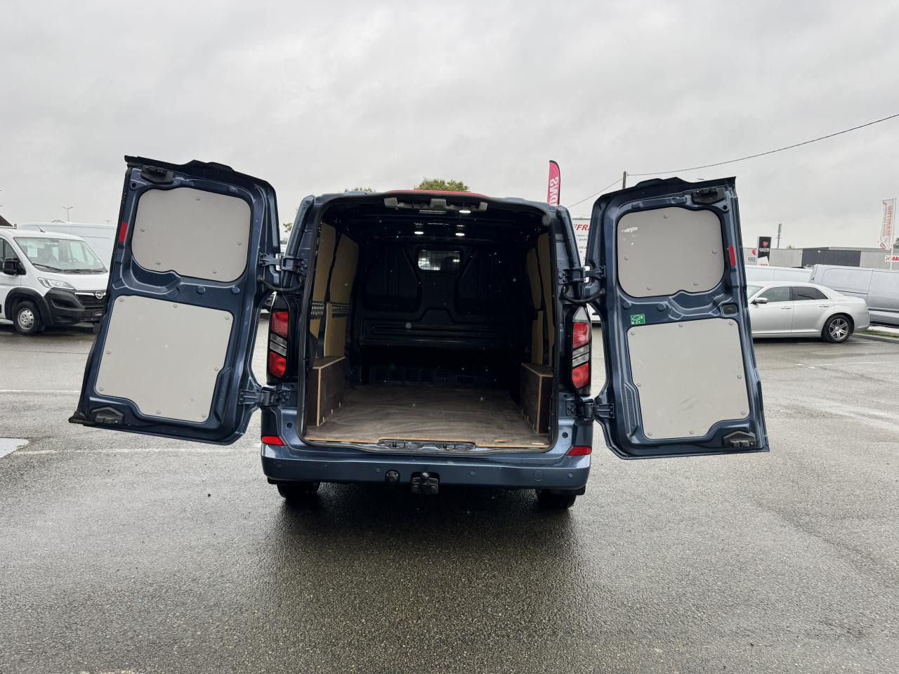 FORD Transit Custom 2.0 EcoBlue 170 ch BVA Fourgon 320 L1H1 Limited - Furgão: foto 2 FORD Transit Custom 2.0 EcoBlue 170 ch BVA Fourgon 320 L1H1 Limited - Furgão: foto 2