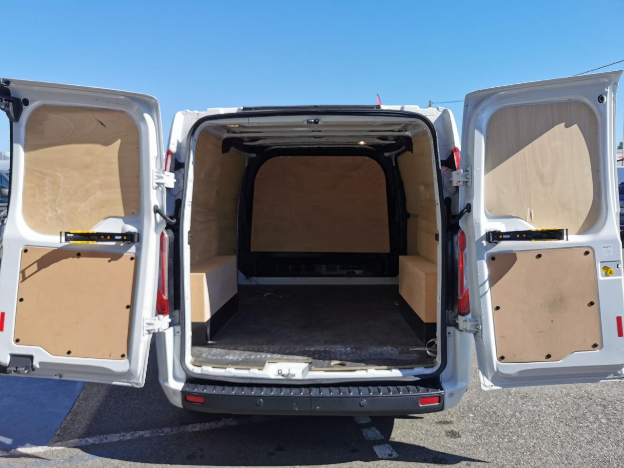 FORD Transit Custom 2.0 TDCi - 130 - BVA S&S TRANSIT CUSTOM FOURGON Fourgon 300 L1H1 Trend Business P - Furgão: foto 3 FORD Transit Custom 2.0 TDCi - 130 - BVA S&S TRANSIT CUSTOM FOURGON Fourgon 300 L1H1 Trend Business P - Furgão: foto 3