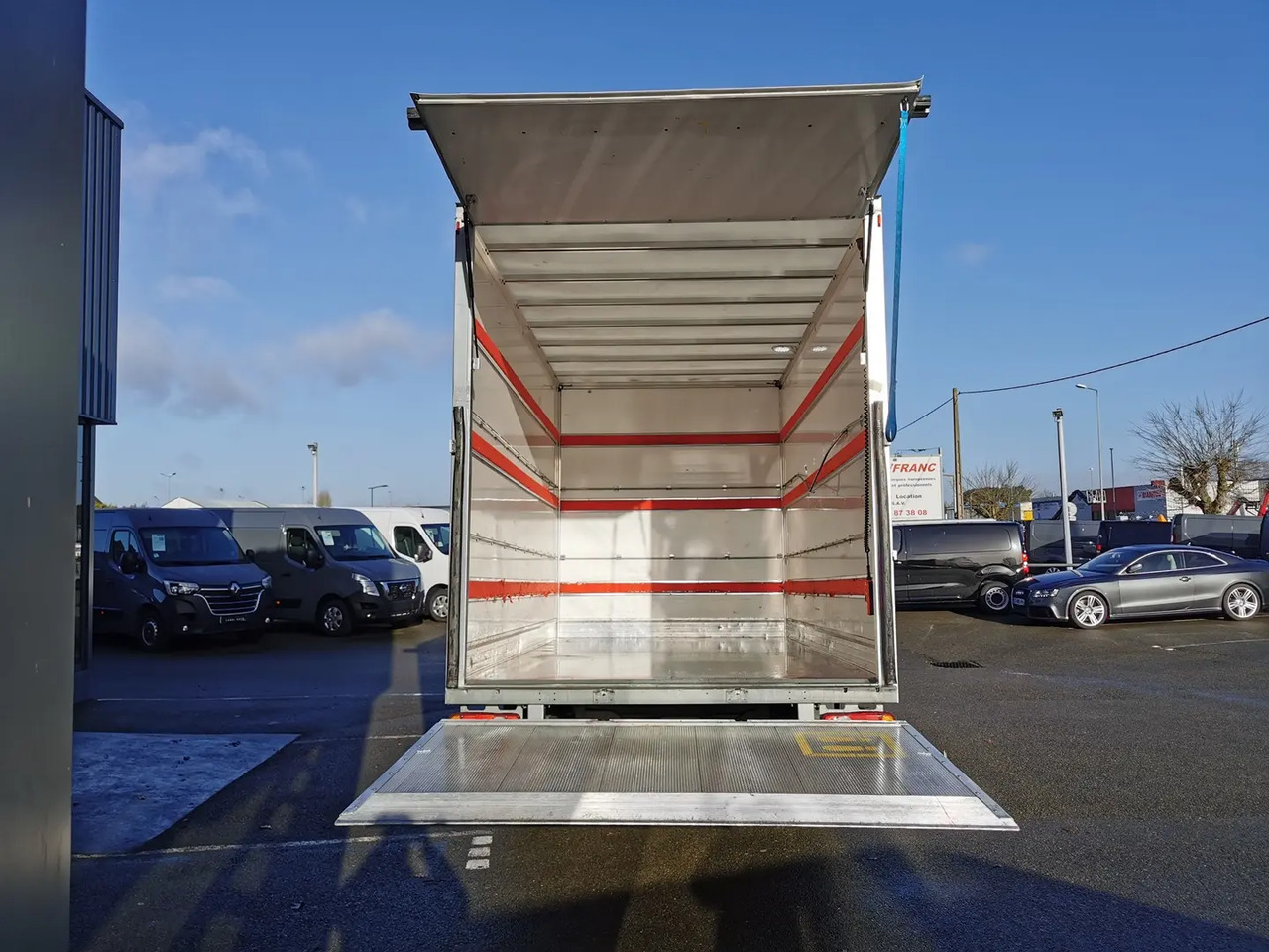 Fiat Ducato 3.5 L H3-POWER 140CH MAXI HEAVY DUTY CAISSE 20M³ + HAYON 750KG + AUVENT PACK PRO - Carrinha de contentor: foto 3 Fiat Ducato 3.5 L H3-POWER 140CH MAXI HEAVY DUTY CAISSE 20M³ + HAYON 750KG + AUVENT PACK PRO - Carrinha de contentor: foto 3