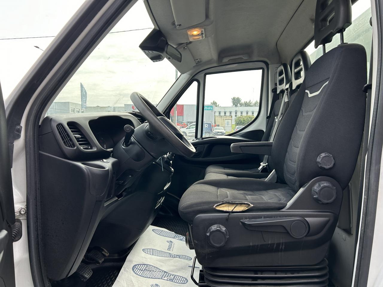 IVECO Daily 35 C 14 S&S (Quad-Leaf) CHASSIS CABINE 2014 35C/35S Chassis cabine 35 C Epmt.3.75 PHASE 3 - Furgão basculante: foto 4 IVECO Daily 35 C 14 S&S (Quad-Leaf) CHASSIS CABINE 2014 35C/35S Chassis cabine 35 C Epmt.3.75 PHASE 3 - Furgão basculante: foto 4