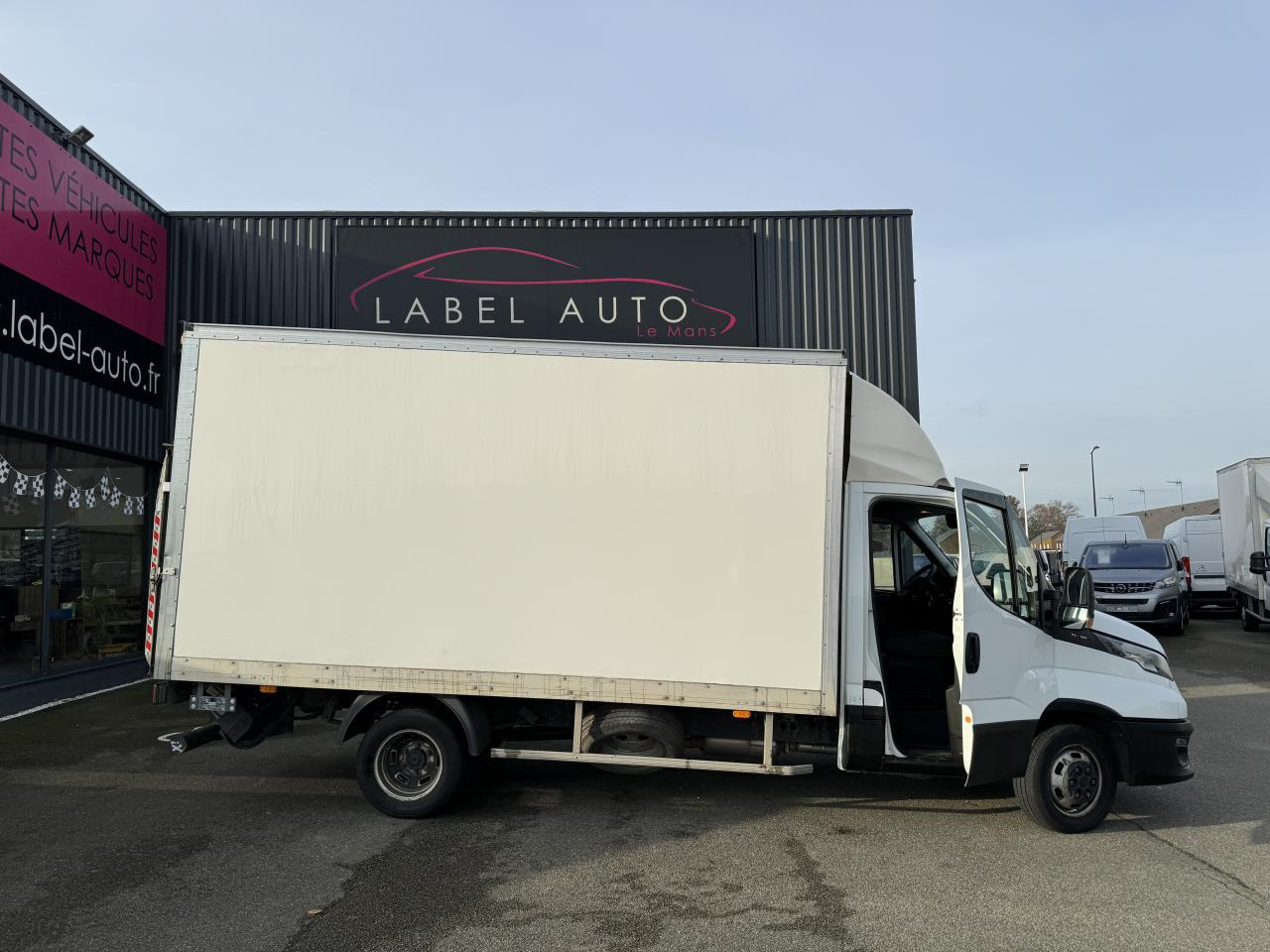IVECO Daily 35 C 16H3.0 - BV Hi-Matic (Quad-Tor) CHASSIS CABINE 2014 35C/35S Chassis cabine 35 C Epmt.4.1 - Carrinha de contentor: foto 1 IVECO Daily 35 C 16H3.0 - BV Hi-Matic (Quad-Tor) CHASSIS CABINE 2014 35C/35S Chassis cabine 35 C Epmt.4.1 - Carrinha de contentor: foto 1