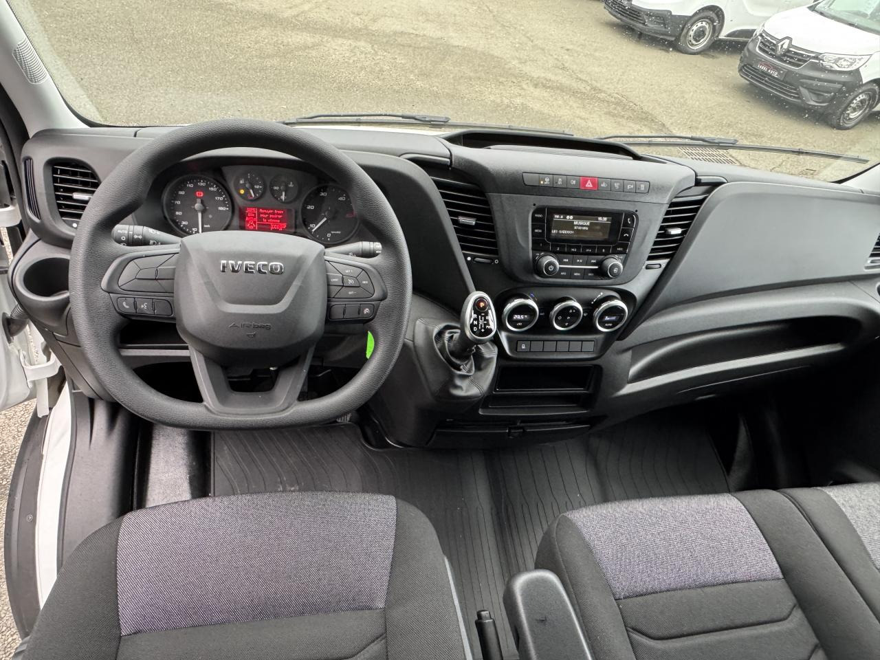 IVECO Daily 35 C 16H3.0 - BV Hi-Matic (Quad-Tor) CHASSIS CABINE CAISSE 20M3 - Carrinha de contentor: foto 3 IVECO Daily 35 C 16H3.0 - BV Hi-Matic (Quad-Tor) CHASSIS CABINE CAISSE 20M3 - Carrinha de contentor: foto 3