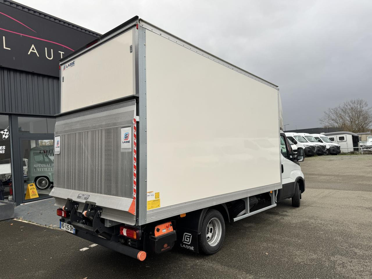 IVECO Daily 35 C 16H3.0 - BV Hi-Matic (Quad-Tor) CHASSIS CABINE CAISSE 20M3 - Carrinha de contentor: foto 5 IVECO Daily 35 C 16H3.0 - BV Hi-Matic (Quad-Tor) CHASSIS CABINE CAISSE 20M3 - Carrinha de contentor: foto 5