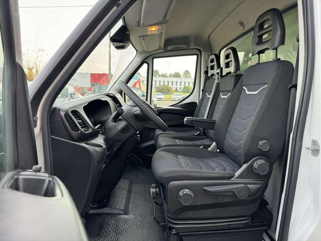 IVECO Daily 35C16 CAISSE HAYON 20M3 RJ 3.0L 160CH - Carrinha de contentor: foto 5 IVECO Daily 35C16 CAISSE HAYON 20M3 RJ 3.0L 160CH - Carrinha de contentor: foto 5