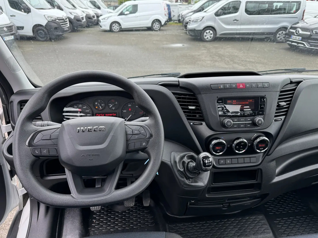 Iveco Daily 35S16 EMPATTEMENT 4100 - Caminhão reboque: foto 4 Iveco Daily 35S16 EMPATTEMENT 4100 - Caminhão reboque: foto 4