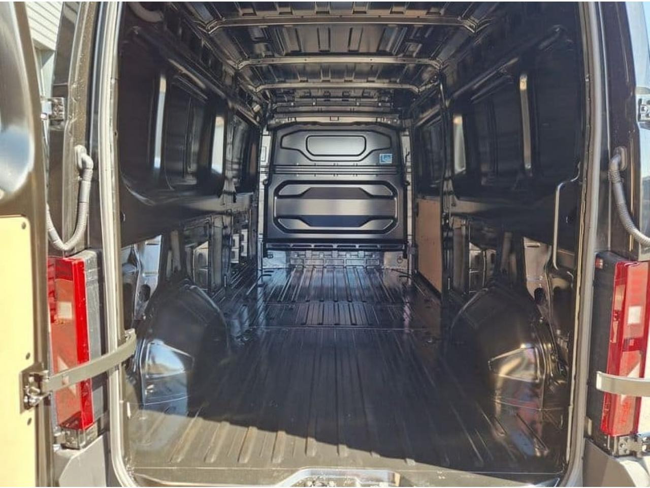 NISSAN Interstar N-Connecta 3.5t L3H2 2.3 dCi - 150 - S/S II 2021 FOURGON Fourgon L3H2 Traction PHASE 2 - Furgão: foto 3 NISSAN Interstar N-Connecta 3.5t L3H2 2.3 dCi - 150 - S/S II 2021 FOURGON Fourgon L3H2 Traction PHASE 2 - Furgão: foto 3