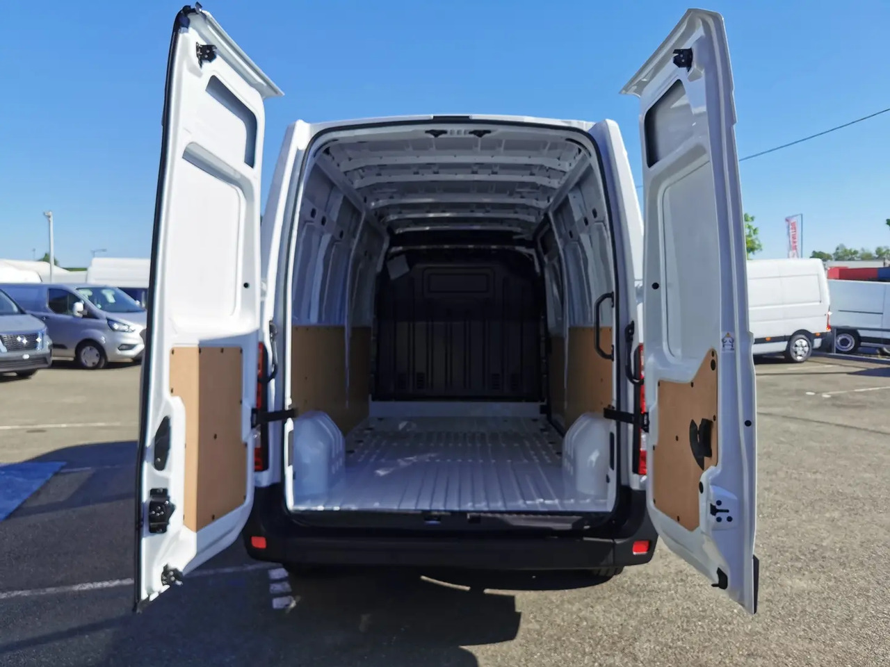 Nissan Interstar L3H2 3T5 2.3 DCI 135CH N-CONNECTA - Furgão: foto 3 Nissan Interstar L3H2 3T5 2.3 DCI 135CH N-CONNECTA - Furgão: foto 3