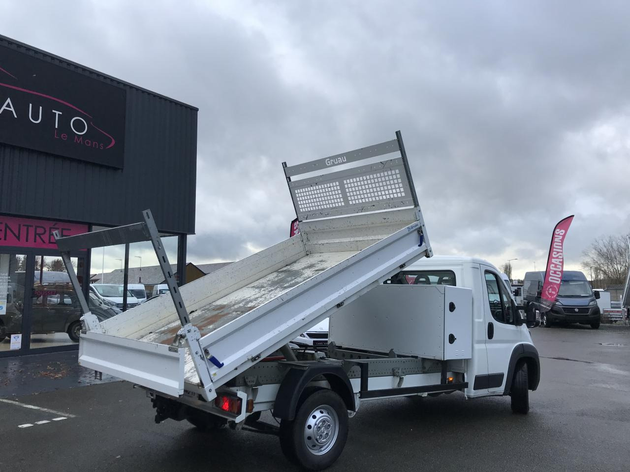 PEUGEOT BOXER 3T5 BENNE + COFFRE 2.2 HDI 165CH - Furgão basculante: foto 5 PEUGEOT BOXER 3T5 BENNE + COFFRE 2.2 HDI 165CH - Furgão basculante: foto 5