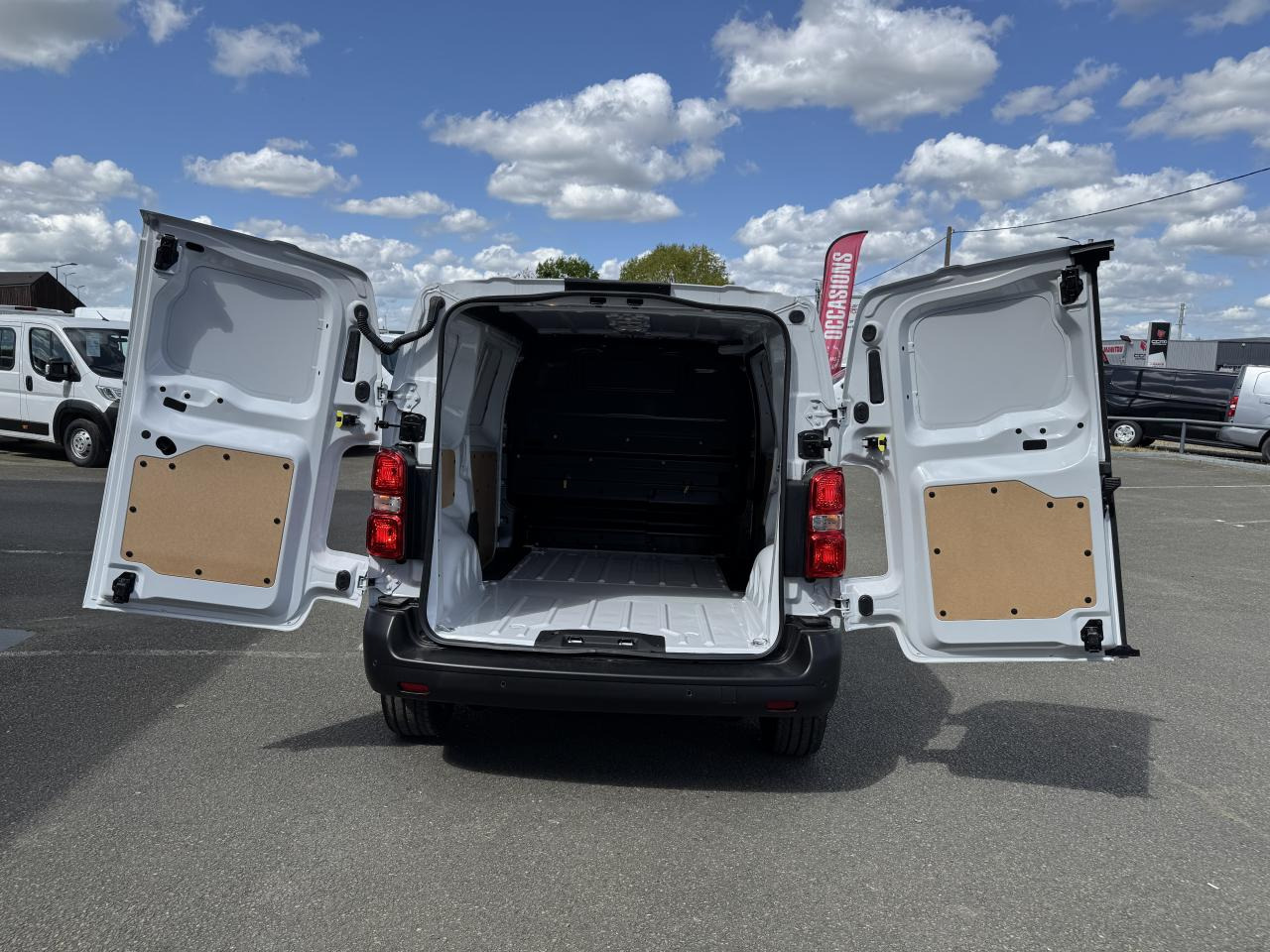 PEUGEOT Expert M 2.0 BlueHDi - 145 III FOURGON Fourgon PHASE 2 - Furgão: foto 3 PEUGEOT Expert M 2.0 BlueHDi - 145 III FOURGON Fourgon PHASE 2 - Furgão: foto 3