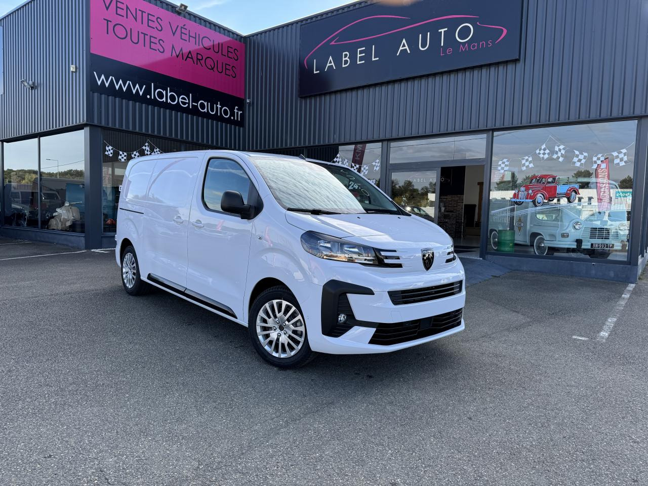 PEUGEOT Expert M 2.0 BlueHDi - 145 S&S - BV EAT8 III FOURGON Fourgon PHASE 2 - Furgão: foto 1 PEUGEOT Expert M 2.0 BlueHDi - 145 S&S - BV EAT8 III FOURGON Fourgon PHASE 2 - Furgão: foto 1