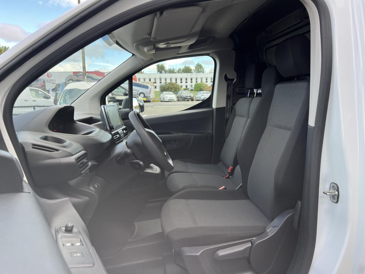 PEUGEOT PARTNER M 650KG 1.5 HDI 100CH ASPHALT 3 PLACES - Furgão: foto 5 PEUGEOT PARTNER M 650KG 1.5 HDI 100CH ASPHALT 3 PLACES - Furgão: foto 5