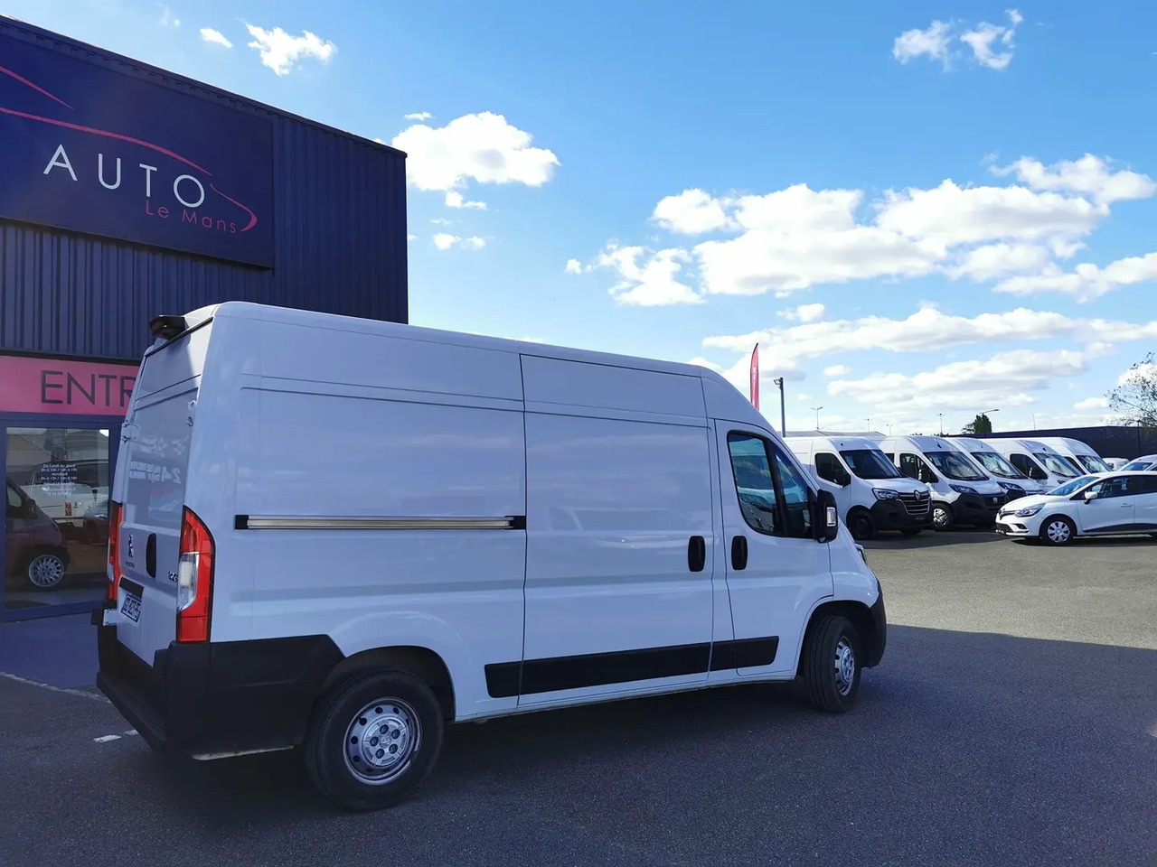 Peugeot Boxer 333 L2H2 2.2 BLUEHDI S&S 140CH ASPHALT - Furgão: foto 5 Peugeot Boxer 333 L2H2 2.2 BLUEHDI S&S 140CH ASPHALT - Furgão: foto 5