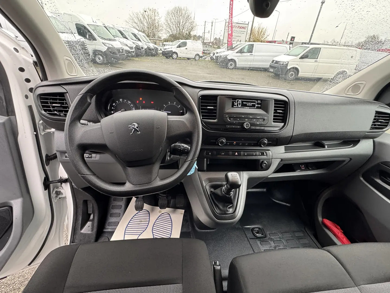 Peugeot Expert LONG 2.0 BLUEHDI 145CH S&S PREMIUM - Furgão: foto 3 Peugeot Expert LONG 2.0 BLUEHDI 145CH S&S PREMIUM - Furgão: foto 3