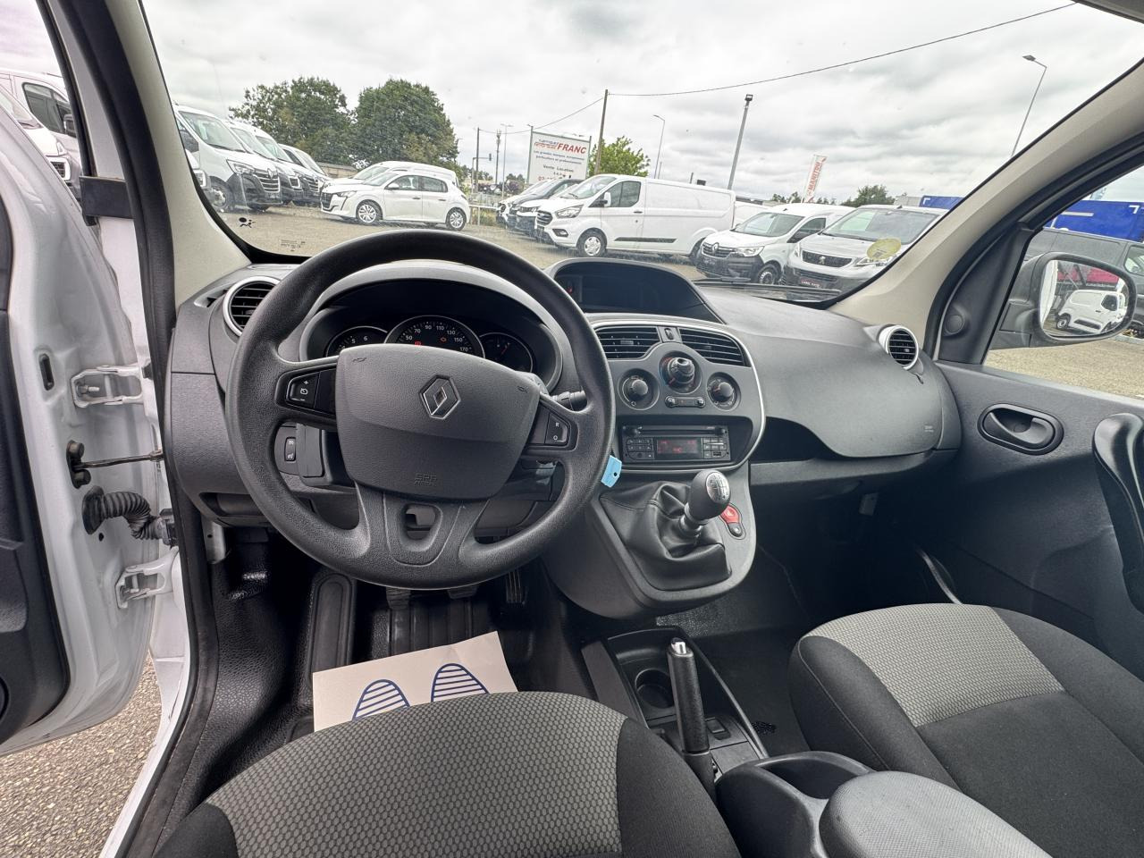 RENAULT KANGOO 1.5 DCI 80CH CONFORT - Furgão: foto 4 RENAULT KANGOO 1.5 DCI 80CH CONFORT - Furgão: foto 4