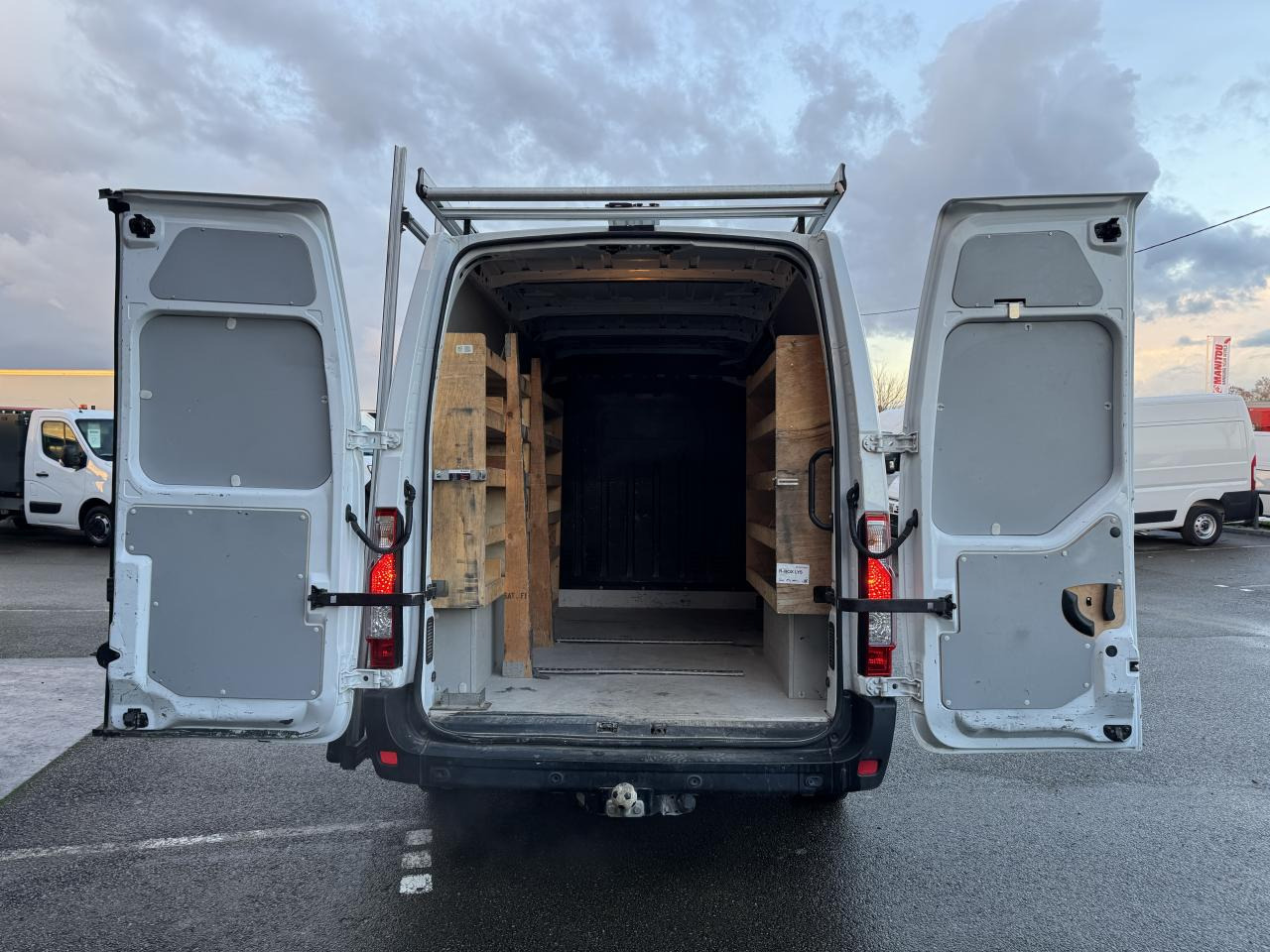 RENAULT Master Grand Confort F3300 L2H2 2.3 Blue dCi - 150 CH PORTE VERRE - Furgão: foto 2 RENAULT Master Grand Confort F3300 L2H2 2.3 Blue dCi - 150 CH PORTE VERRE - Furgão: foto 2