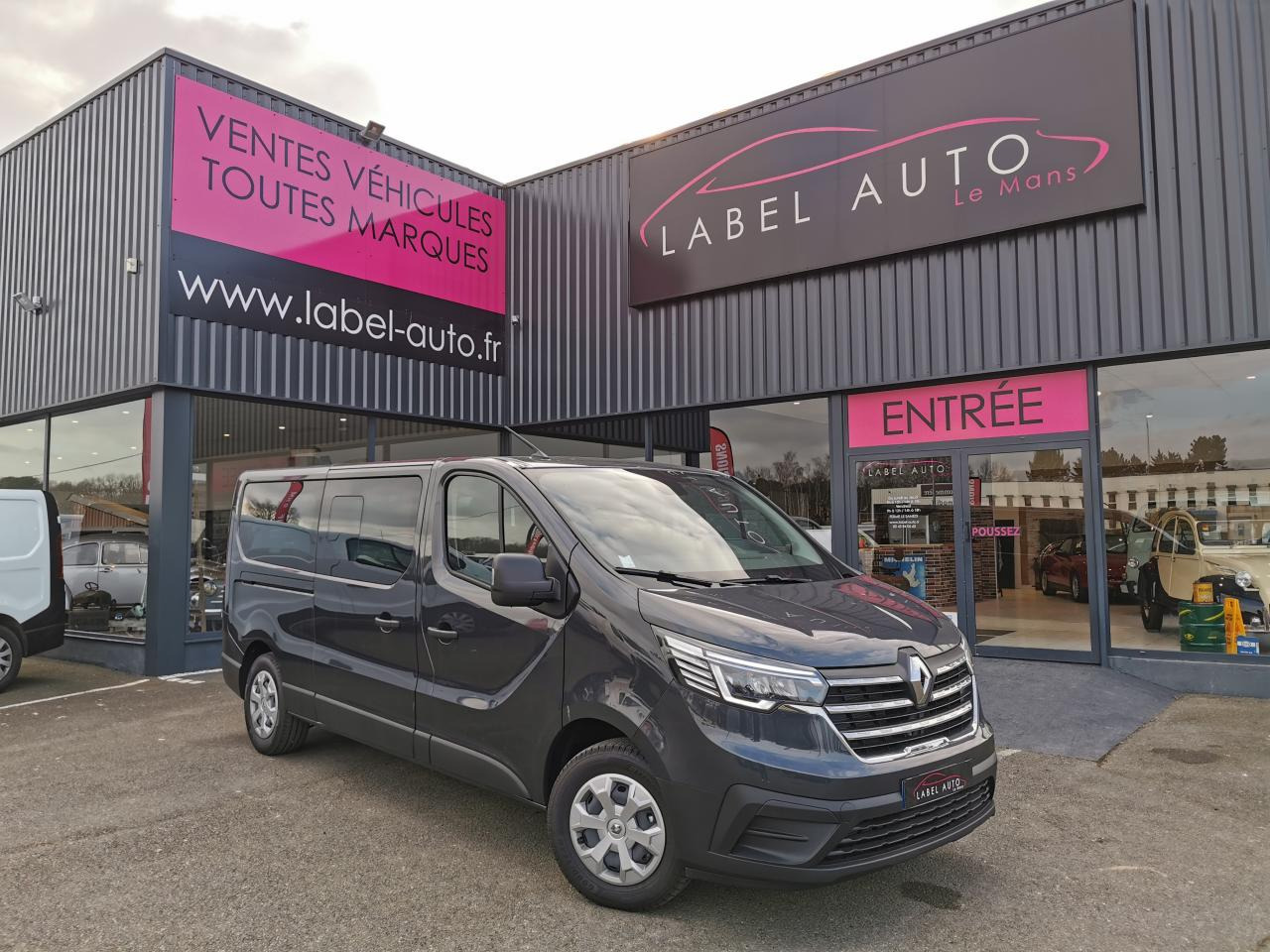 RENAULT Trafic L2 2.0 Energy dCi - 150 - S&S - BVA - 25 III COMBI Combi Grand Evolution L2H1 PHASE 3 - Furgão de passageiros: foto 1 RENAULT Trafic L2 2.0 Energy dCi - 150 - S&S - BVA - 25 III COMBI Combi Grand Evolution L2H1 PHASE 3 - Furgão de passageiros: foto 1