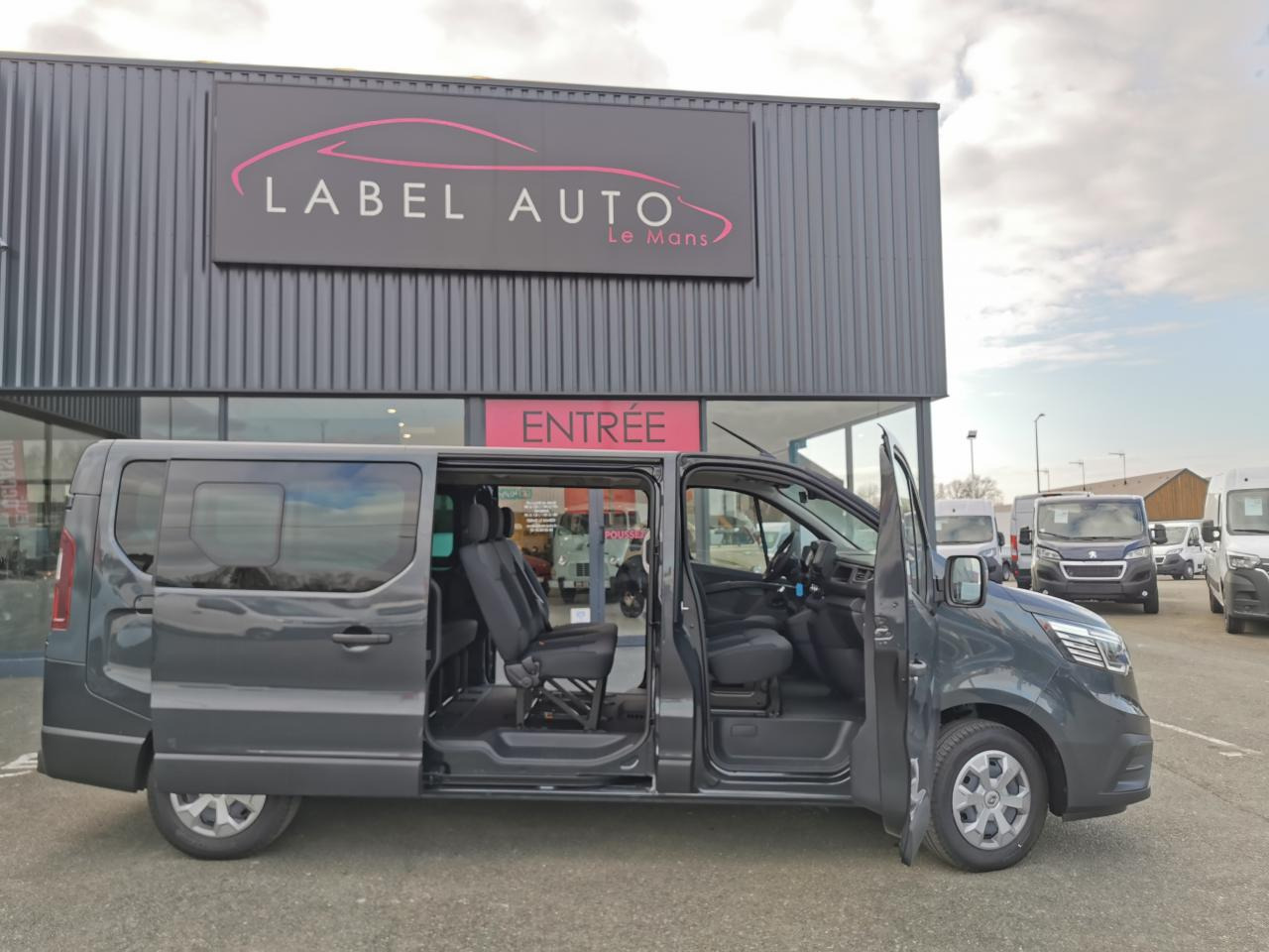 RENAULT Trafic L2 2.0 Energy dCi - 150 - S&S - BVA - 25 III COMBI Combi Grand Evolution L2H1 PHASE 3 - Furgão de passageiros: foto 3 RENAULT Trafic L2 2.0 Energy dCi - 150 - S&S - BVA - 25 III COMBI Combi Grand Evolution L2H1 PHASE 3 - Furgão de passageiros: foto 3