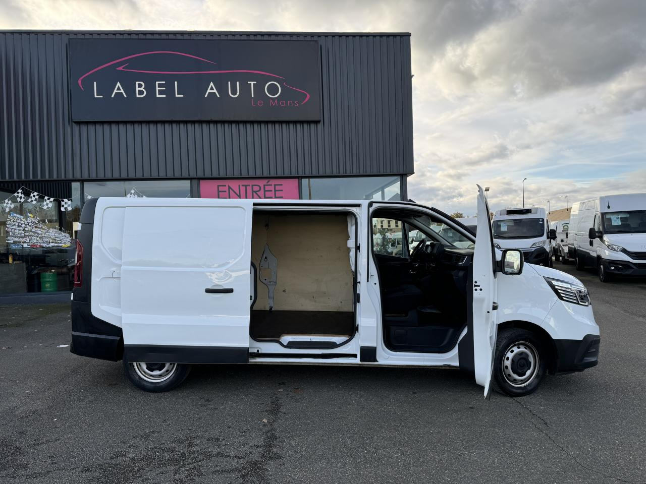 RENAULT Trafic L2H1 3000 Kg 2.0 Blue dCi - 130 III FOURGON Fourgon Grand Confort L2H1 PHASE 3 - Furgão: foto 1 RENAULT Trafic L2H1 3000 Kg 2.0 Blue dCi - 130 III FOURGON Fourgon Grand Confort L2H1 PHASE 3 - Furgão: foto 1