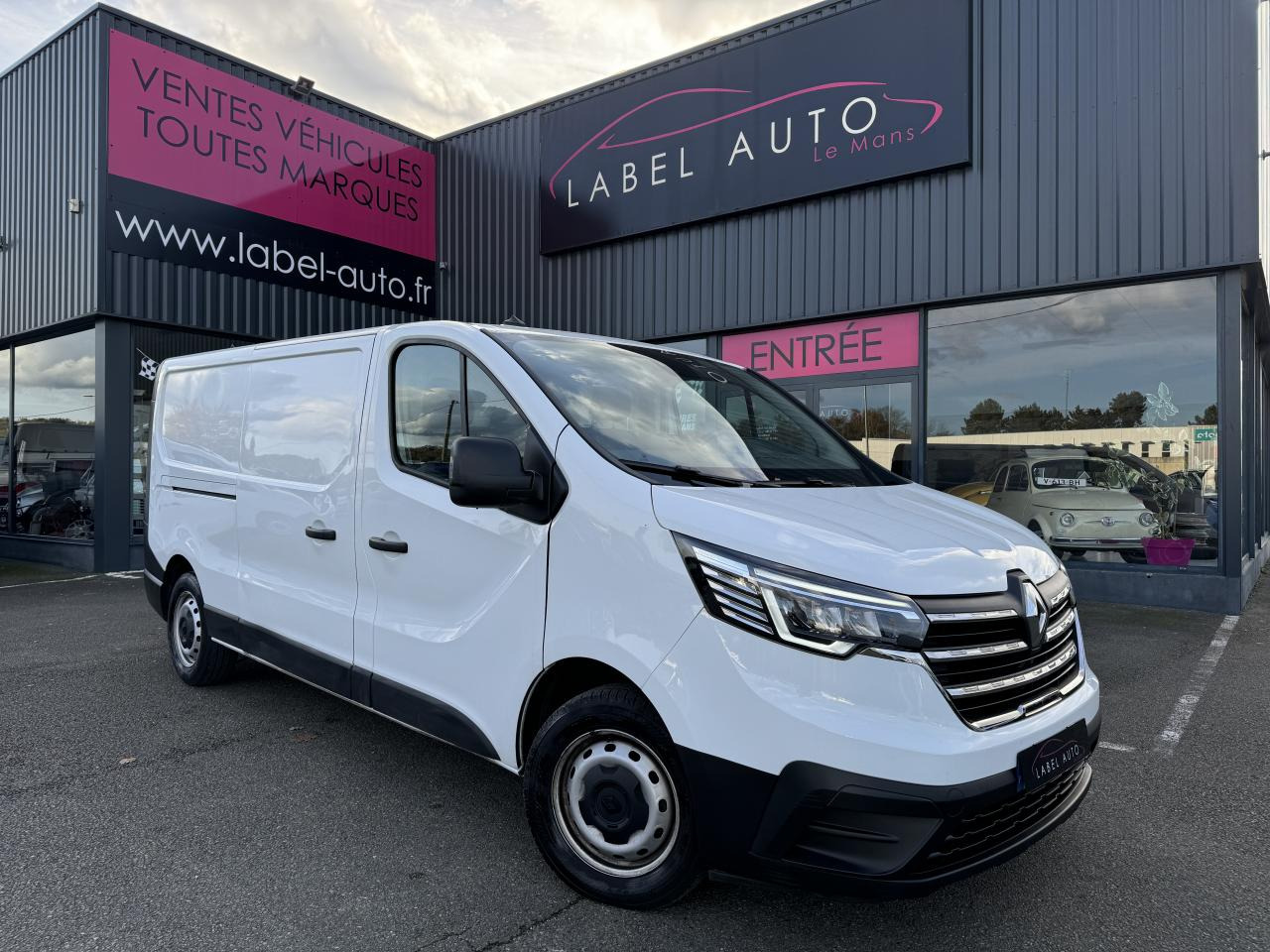 RENAULT Trafic L2H1 3000 Kg 2.0 Blue dCi - 130 III FOURGON Fourgon Grand Confort L2H1 PHASE 3 - Furgão: foto 1 RENAULT Trafic L2H1 3000 Kg 2.0 Blue dCi - 130 III FOURGON Fourgon Grand Confort L2H1 PHASE 3 - Furgão: foto 1