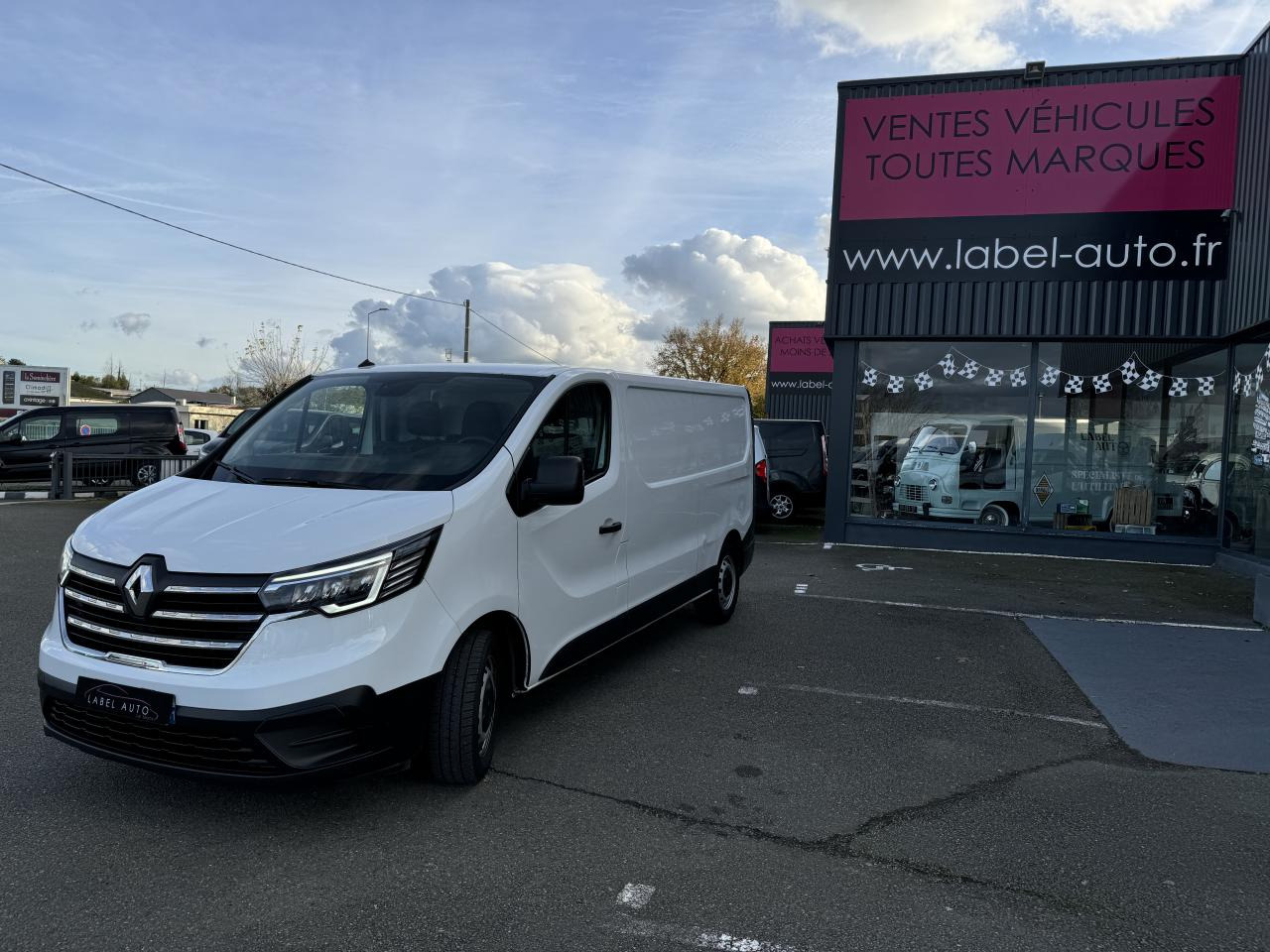 RENAULT Trafic L2H1 3000 Kg 2.0 Blue dCi - 130 III FOURGON Fourgon Grand Confort L2H1 PHASE 3 - Furgão: foto 1 RENAULT Trafic L2H1 3000 Kg 2.0 Blue dCi - 130 III FOURGON Fourgon Grand Confort L2H1 PHASE 3 - Furgão: foto 1