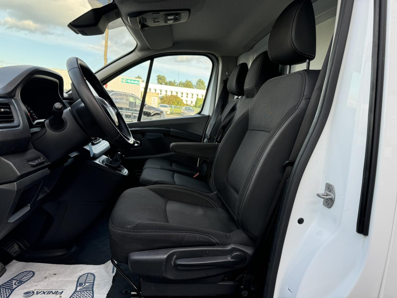 RENAULT Trafic L2H1 3000 Kg 2.0 Blue dCi - 130 III FOURGON Fourgon Grand Confort L2H1 PHASE 3 - Furgão: foto 4 RENAULT Trafic L2H1 3000 Kg 2.0 Blue dCi - 130 III FOURGON Fourgon Grand Confort L2H1 PHASE 3 - Furgão: foto 4