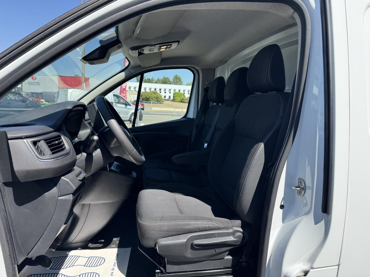 Renault Trafic L1H1 2T8 2.0 BLUE DCI 130CH GRAND CONFORT - Furgão: foto 4 Renault Trafic L1H1 2T8 2.0 BLUE DCI 130CH GRAND CONFORT - Furgão: foto 4
