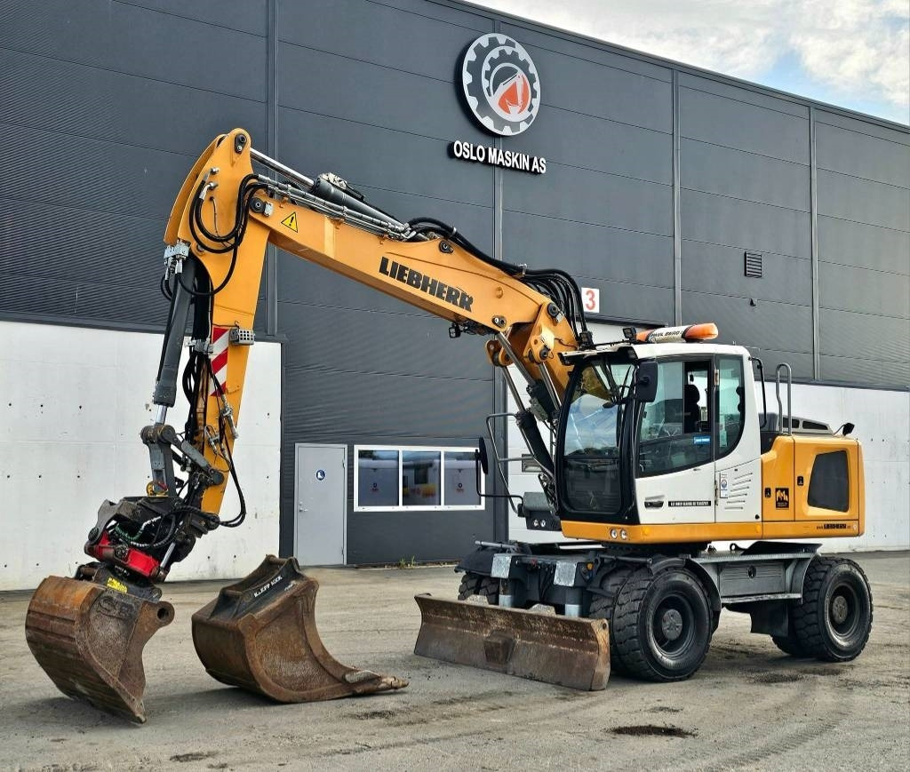 Liebherr A 916 - Escavadeira de rodas: foto 1 Liebherr A 916 - Escavadeira de rodas: foto 1