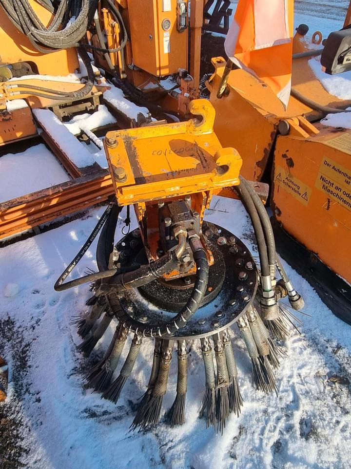 Fiedler Wildkrautbürste für Mulag Mähausleger Böschungsmulcher Böschungsmäher Seitenmulcher Mähausleger FME Dücker UNA DUA MKM Unimog 400 500 300 - Vassoura: foto 2 Fiedler Wildkrautbürste für Mulag Mähausleger Böschungsmulcher Böschungsmäher Seitenmulcher Mähausleger FME Dücker UNA DUA MKM Unimog 400 500 300 - Vassoura: foto 2