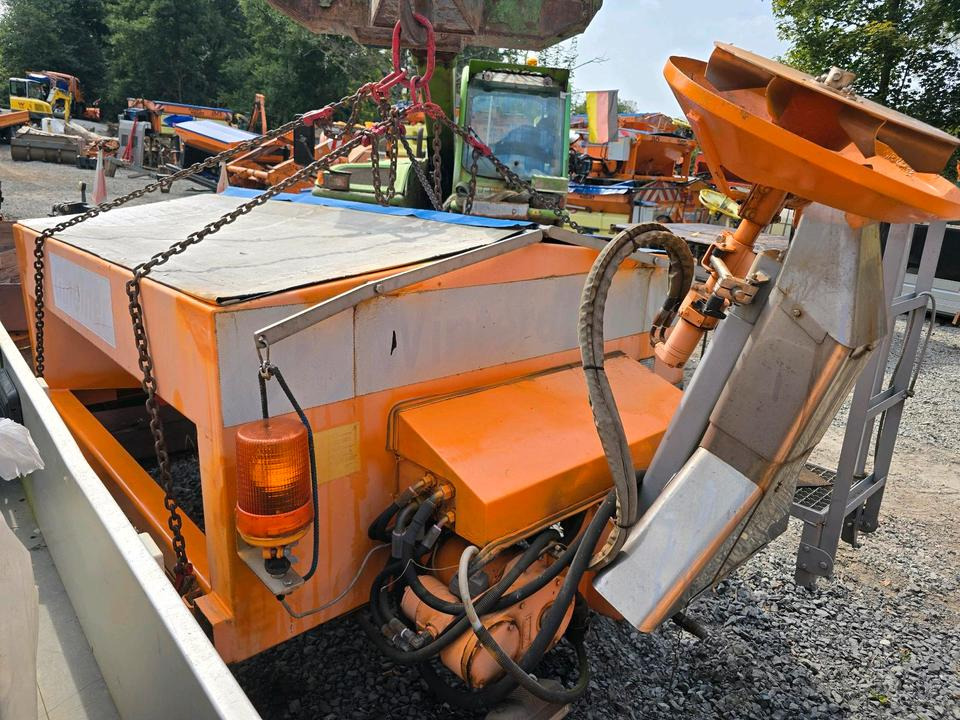 Gmeiner Yeti 2000 TC EWA Salzstreuer Streuautomat Salzsilo Bucher Aufbau für Unimog UGE UGN 405/10 405/12 U318 U 318 423 323 327 427 429 Schmidt Winterdienst - Espalhador de areia/ Sal: foto 5 Gmeiner Yeti 2000 TC EWA Salzstreuer Streuautomat Salzsilo Bucher Aufbau für Unimog UGE UGN 405/10 405/12 U318 U 318 423 323 327 427 429 Schmidt Winterdienst - Espalhador de areia/ Sal: foto 5