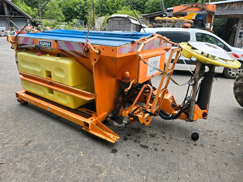 Küpper Weisser ISM STA 95 2,5M3 für Unimog UGN UGE 424 427 405 U300 U 300 400 500 MERCEDES-BENZ 218 219 318 323 423 427 327 430 429 430 435 Salzsilo Streuautomat Winterdienst - Espalhador de areia/ Sal: foto 1 Küpper Weisser ISM STA 95 2,5M3 für Unimog UGN UGE 424 427 405 U300 U 300 400 500 MERCEDES-BENZ 218 219 318 323 423 427 327 430 429 430 435 Salzsilo Streuautomat Winterdienst - Espalhador de areia/ Sal: foto 1