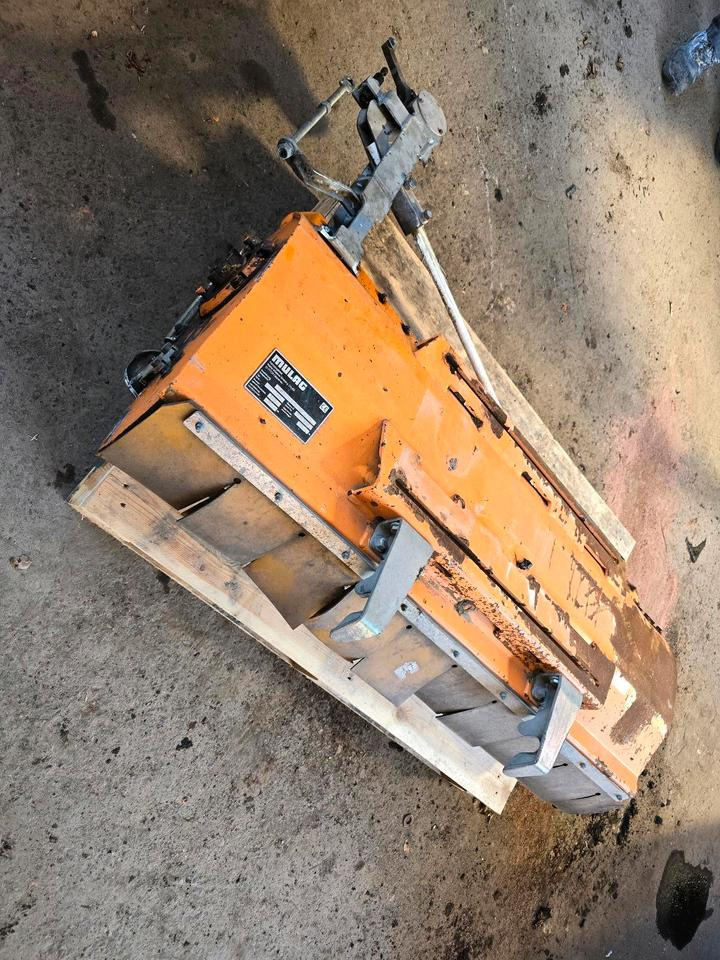 Mulag RMK 1200 BJ. 2015 Randstreifenmäher Böschungsmäher Böschungsmulcher für FME 600 700 MKM FMK Unimog 405 424 427 U 300 400 500 430 - Triturador lateral: foto 2 Mulag RMK 1200 BJ. 2015 Randstreifenmäher Böschungsmäher Böschungsmulcher für FME 600 700 MKM FMK Unimog 405 424 427 U 300 400 500 430 - Triturador lateral: foto 2