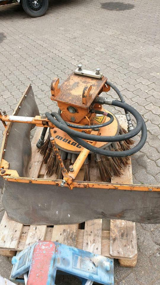 Mulag Wildkrautbürste Mähausleger Böschungsmulcher Dücker unimog - Vassoura: foto 1 Mulag Wildkrautbürste Mähausleger Böschungsmulcher Dücker unimog - Vassoura: foto 1