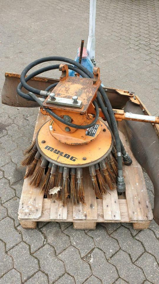 Mulag Wildkrautbürste Mähausleger Böschungsmulcher Dücker unimog - Vassoura: foto 4 Mulag Wildkrautbürste Mähausleger Böschungsmulcher Dücker unimog - Vassoura: foto 4