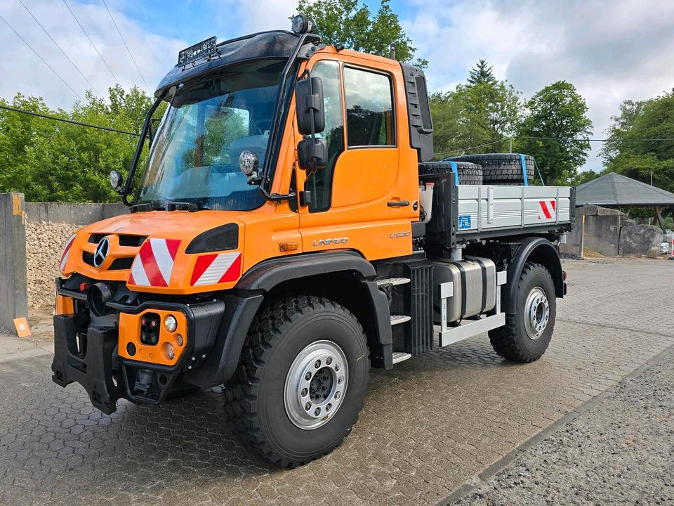 Neuwertiger Unimog U530 7800km EAS Easy-Drive Mercedes-Benz U 530 UGN UGE 405 527 535 435 430 Kipper - Veículo limpa-neves: foto 1 Neuwertiger Unimog U530 7800km EAS Easy-Drive Mercedes-Benz U 530 UGN UGE 405 527 535 435 430 Kipper - Veículo limpa-neves: foto 1