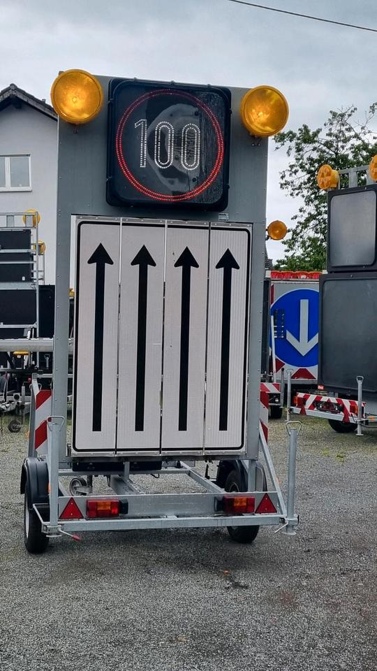 Reboque Nissen Fahrbare Vorwarntafel Typ VLT 1-08-70 Verkehrsleittafel Verkehrsleitanhänger Verkehrssicherungsanhänger Leitanhänger Leittafel Absperrtafel FAT: foto 6
