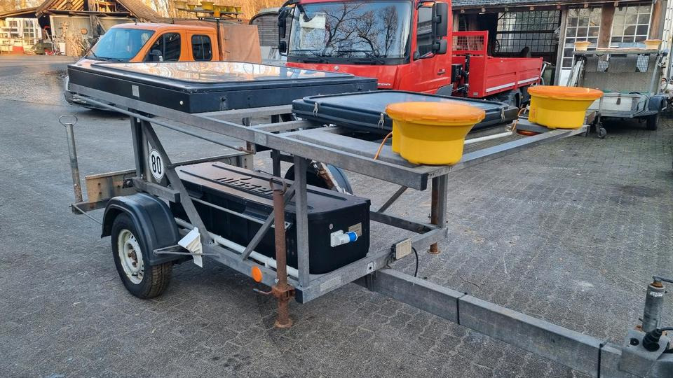 Nissen VLT LED Verkehrsleittafel Verkehrsleitanhänger Verkehrssicherungsanhänger Leitanhänger Leittafel Baustellenabsicherung RSA21 - Reboque: foto 4 Nissen VLT LED Verkehrsleittafel Verkehrsleitanhänger Verkehrssicherungsanhänger Leitanhänger Leittafel Baustellenabsicherung RSA21 - Reboque: foto 4