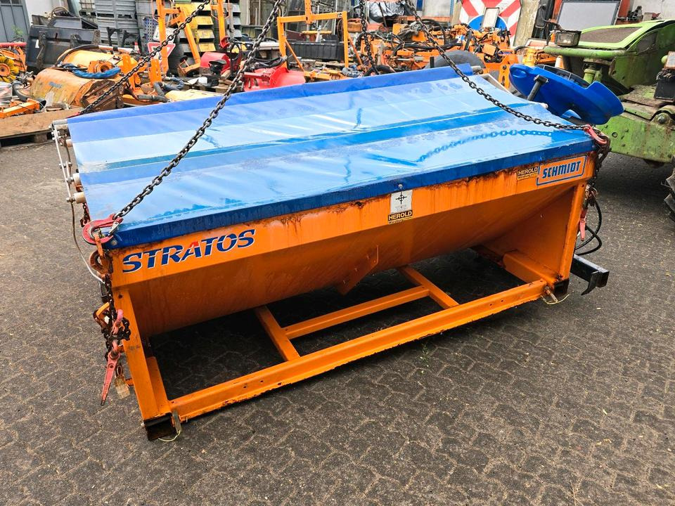 Salzstreuer Stratos F25K-19 für Unimog UGN UGE 424 427 405 U300 U 300 400 500 MERCEDES-BENZ 218 219 318 323 423 427 327 430 429 430 435 Salzsilo Streuautomat Winterdienst - Espalhador de areia/ Sal: foto 2 Salzstreuer Stratos F25K-19 für Unimog UGN UGE 424 427 405 U300 U 300 400 500 MERCEDES-BENZ 218 219 318 323 423 427 327 430 429 430 435 Salzsilo Streuautomat Winterdienst - Espalhador de areia/ Sal: foto 2