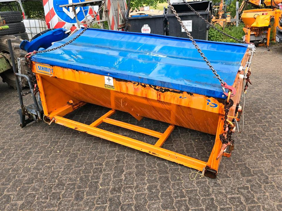 Salzstreuer Stratos F25K-19 für Unimog UGN UGE 424 427 405 U300 U 300 400 500 MERCEDES-BENZ 218 219 318 323 423 427 327 430 429 430 435 Salzsilo Streuautomat Winterdienst - Espalhador de areia/ Sal: foto 4 Salzstreuer Stratos F25K-19 für Unimog UGN UGE 424 427 405 U300 U 300 400 500 MERCEDES-BENZ 218 219 318 323 423 427 327 430 429 430 435 Salzsilo Streuautomat Winterdienst - Espalhador de areia/ Sal: foto 4