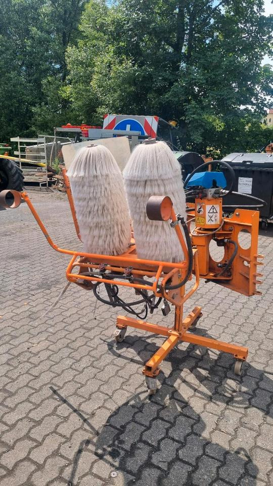 Schmidt RPS-H Leitpfostenwaschgerät Mulag Leitblankenwaschgerät für Unimog 405 u300 400 500 423 318 430 427 527 - Vassoura: foto 3 Schmidt RPS-H Leitpfostenwaschgerät Mulag Leitblankenwaschgerät für Unimog 405 u300 400 500 423 318 430 427 527 - Vassoura: foto 3